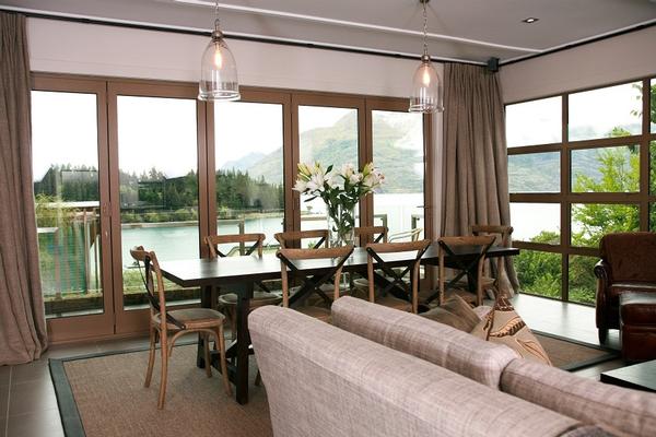 Room with a view &#8211; dining room at The Eichardt's Residence, Queenstown.