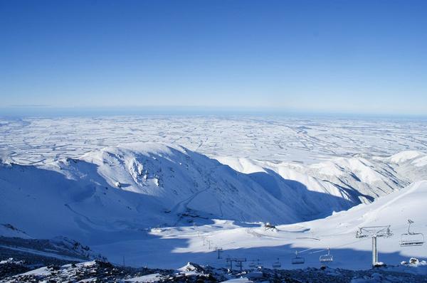 Mt Hutt ski field with the Canterbury Plains in the distance