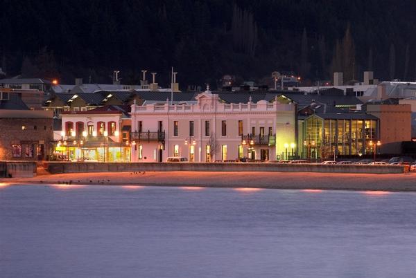 Eichardt's Private Hotel enjoys a prime position on the Queenstown lakefront