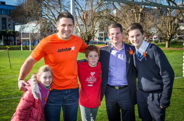 L-R Rhiannon Wood, Jetstar Flying Start Programme Judge Steve Price, Dylan Hollick, Jetstar Australia and NZ CEO David Hall, Jacob Torensen.