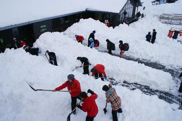 Everyone lending a helping hand at Mt Hutt. Here's the Snow School and Rental Department teams clearing the way.