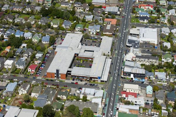 The proportionate unit sell-down of ASB's service centre in the Auckland suburb of Mt Eden closed off oversubscribed and ahead of schedule.