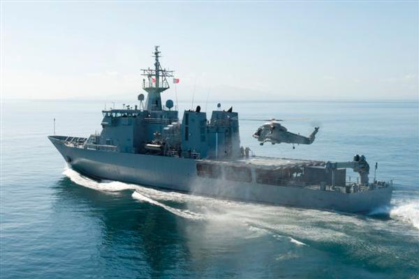 Seasprite undergoing trials above HMNZS OTAGO.