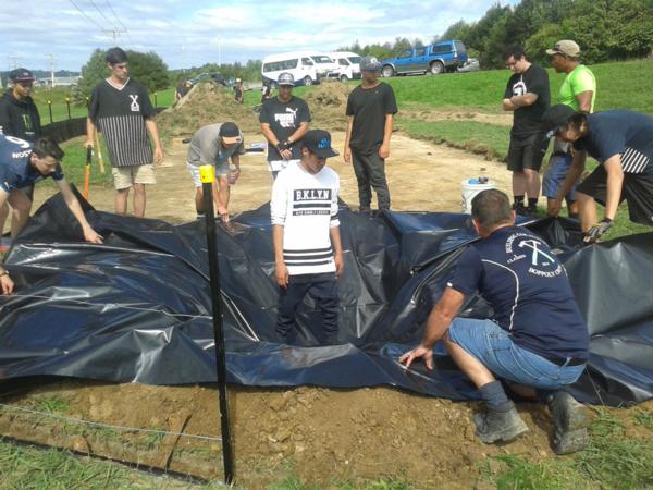 Carpentry students assisting Tauranga City Council