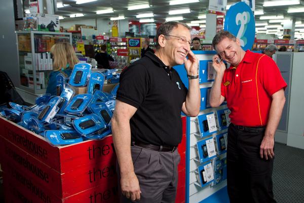 2degrees CEO Eric Hertz is welcomed in-store by The Warehouse CEO Mark Powell