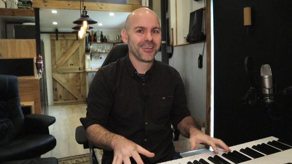 Reece teaches popular piano chords and catchy songs, made easy with onscreen visuals
