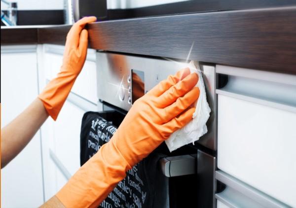 Get your oven sparkling clean with the cleaning experts, Hamilton-based Unique Cleaning Solutions.