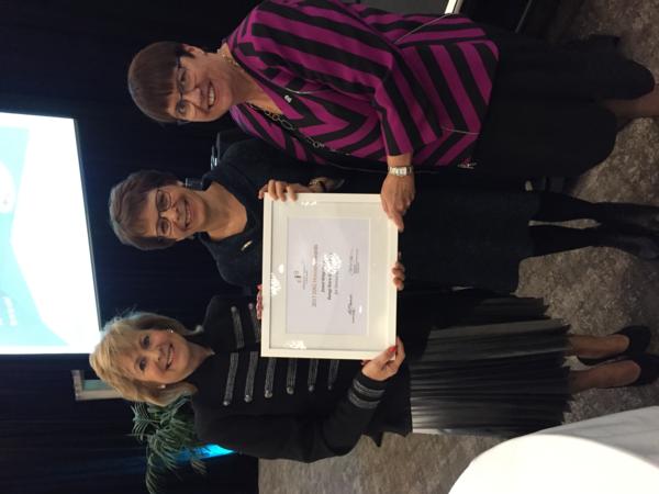 Janet Kingsbury (ctr) receives her award