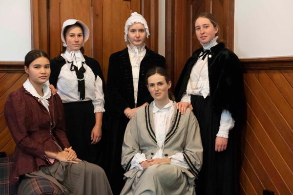 The Gibson Sisters_Standing L-R Jessica Miller Prue Lange and Alice Sproat Sitting L-R Hillary Royds, Jemima Bell