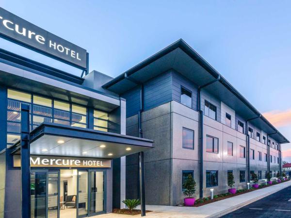 Mercure Tamworth front