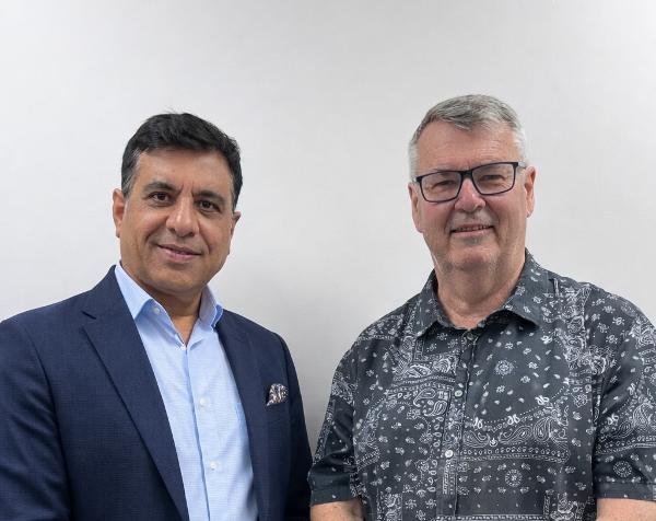 L-R&#160; Sunil Patil of LINK Business Brokers Waikato and NZ Business Connect Founder Phillip Quay
