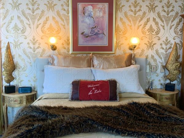 Book Your Next Romantic Getaway At The Flying Trout Boutique Lodge in Taup&#333;.
