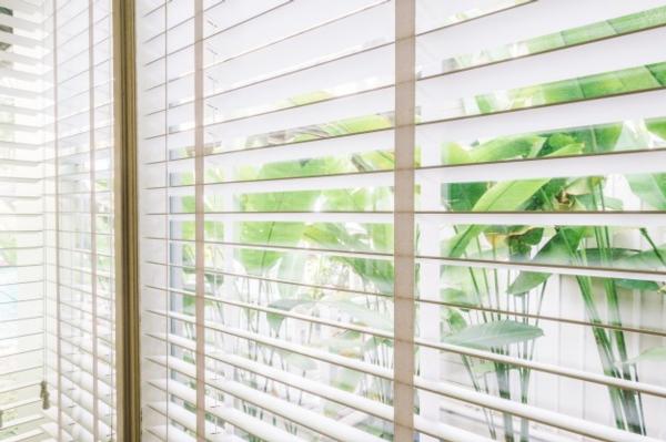 Venetian and Vertical blind cleaning with New Zealand's leading window blinds experts, Easy Blinds.