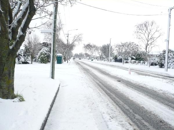 Avondale Rd ChCh snow July 2011 (portaloo still shitty) 