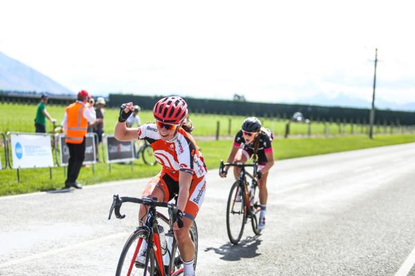 Three time Calder Stewart Series women's winner Sharlotte Lucas will line up on Sunday as the favourite in the women's race alongside former NZ Sportswoman of the Year Kate McIlroy. 