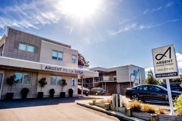 Award-Winning Hamilton Motel Argent Motor Lodge debuts new website and Facebook giveaway.
