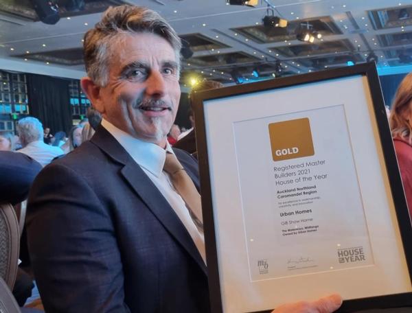 Deane Sanders takes Gold Award for Urban Homes