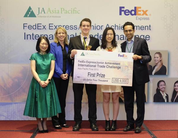 The winning team from New Zealand receives the first prize from FedEx Express and JA Asia Pacific. From left to right: Ms. Vivian Lau, president, JA Asia Pacific, Ms. Karen Reddington, president, FedEx Express Asia Pacific, Aidan Joseph Scott, Wendy Lee, 