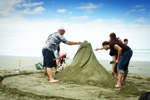 Students sand art attracts crowd