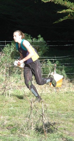 Angela Simpson about to win the NZ Schools Champs 2009