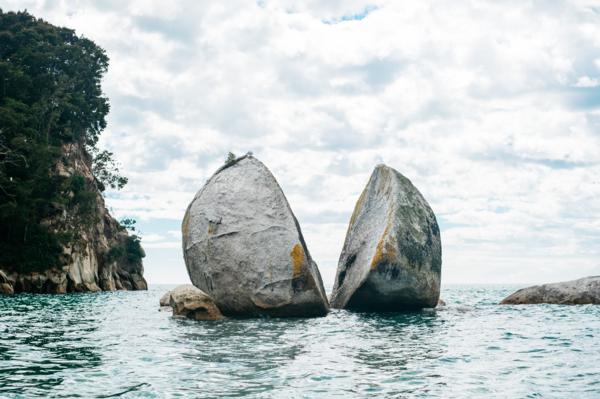 Split Apple Rock, Kaiteriteri, New Zealand