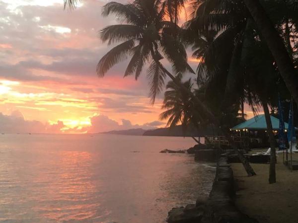 Cheers! Taki Beach Bar & Grill opens up at Fiji's Crusoe's Retreat and is already a major talking point with guests