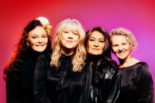 Cats_LtoR_Debbie Harwood_Dianne Swann_Annie Crummer_Kim Willoughby 