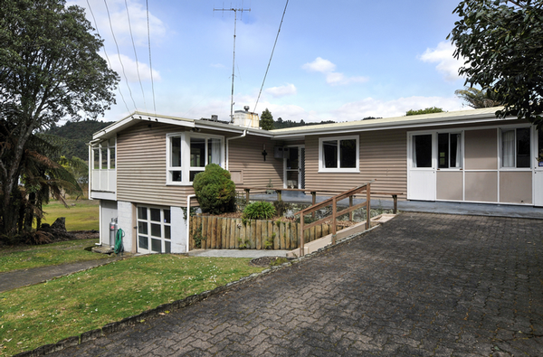 Pioneering lakeside home set to change hands after three generations in the family