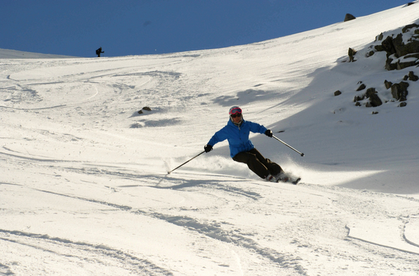 Claudine Taylor-Harding skiing the Rakaia Saddle at Mt Hutt.