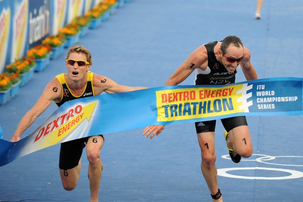 Bevan Docherty (right) outsprints Australia's Brad Kahlefeldt to win