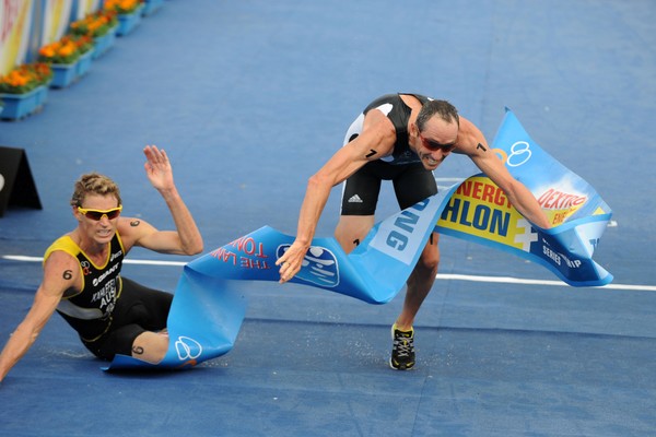 Bevan Docherty (right) outsprints Australia's Brad Kahlefeldt to win