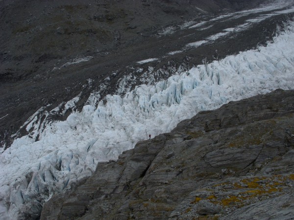 Wanaka Police and Land SAR volunteers searching for missing Auckland tramper, Irina Yun