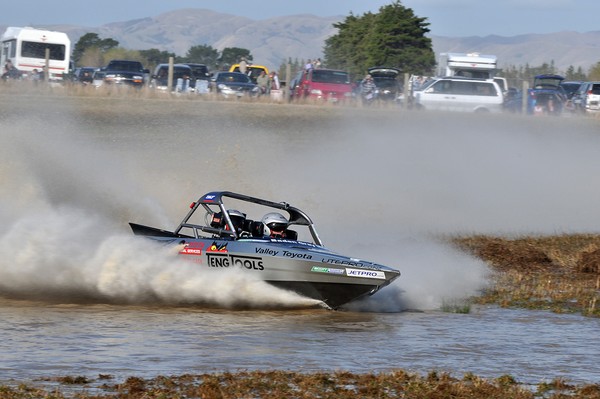 Bevin Muir and Kathy Barker of Thames reclaim the title at Saturday's final Jetpro Jetsprint Championship round