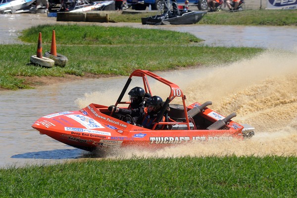 Bulls pairing of David Stone and Steve Greaves have a small lead in the Jetpro Lites category of the 2010 Jetpro Jetsprint series heading in to this weekend's final round being held near Featherston on Saturday