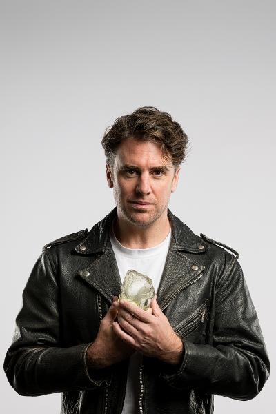 Simon Leary plays Tom Wingfield