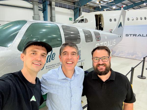 Ara Ake CE Cristiano Marantes (middle) with Stralis co-founder and CEO Bob Criner (left) and co-founder and CTO Stuart Johnstone.