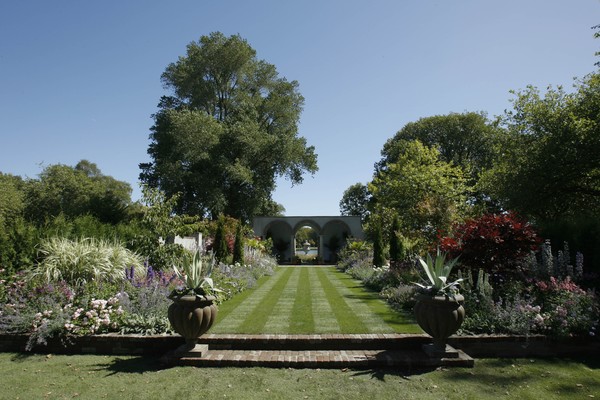 Gold award-winning Chelsea Flower Show designer Chris Beardshaw