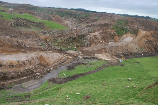 Extensive tracking and earthworks causing sediment-laden discharges into the Waioraka Stream.