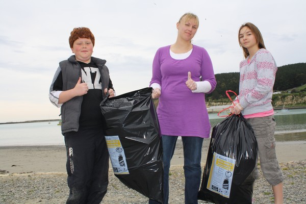 Totally Against Graffiti Team Clean Up Harbour Area