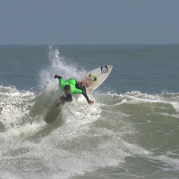 Daniel Kereopa shredding his home break of Manu Bay, Raglan