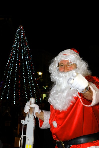 Santa switches on the Christmas lights at the Botany Town Centre SoupOpera Charity Concert