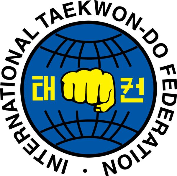 Тхэквондо международная. Международная Федерация тхэквондо ИТФ. Эмблема тхэквондо ИТФ. ITF тхэквондо логотип. Символ тхэквондо ИТФ.