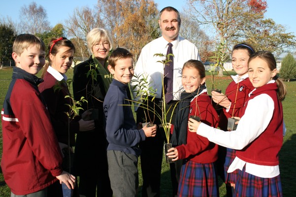 Jane Hennebry Dave Lindsay and St Joseph's students