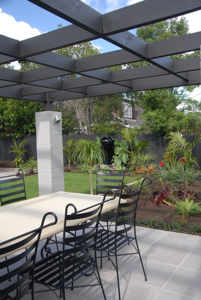 Patio and garden by Landscape Transformations