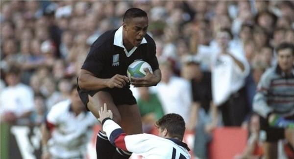 The moment when New Zealand's giant wing Jonah Lomu ran right over Mike Catt at RWC 1995.