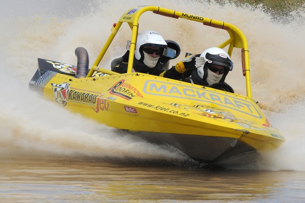 Queenstown's Chris Munro and navigator Brent Scammell are on a charge to upset the class-act Suzuki super boat field for this weekend's third round of the 2010 Jetpro jetsprint series being held at Meremere on Sunday.
