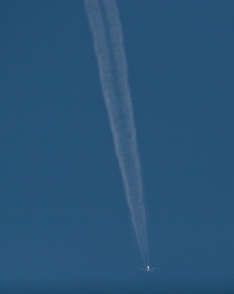 Air NZ Flight Spraying An Aerosol?