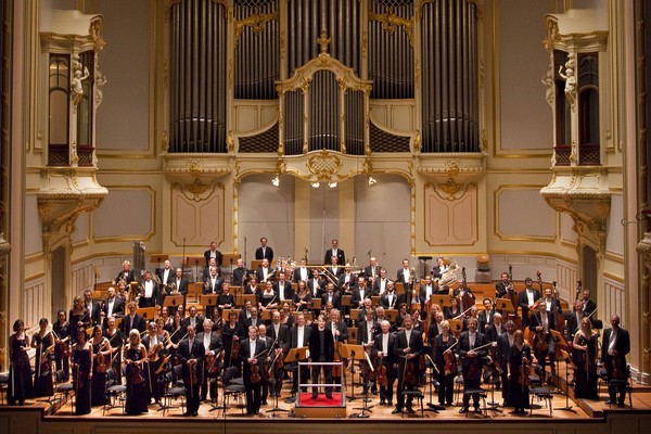 Music Director Pietari Inkinen and the NZSO in Hamburg's Laeiszhalle-Musikhalle