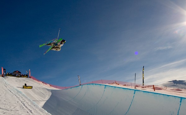 NZ Freeski Development Team Member Olly Allan competing in the Cardrona�s 22ft halfpipe at the 2009 Volkl NZ Freeski Open