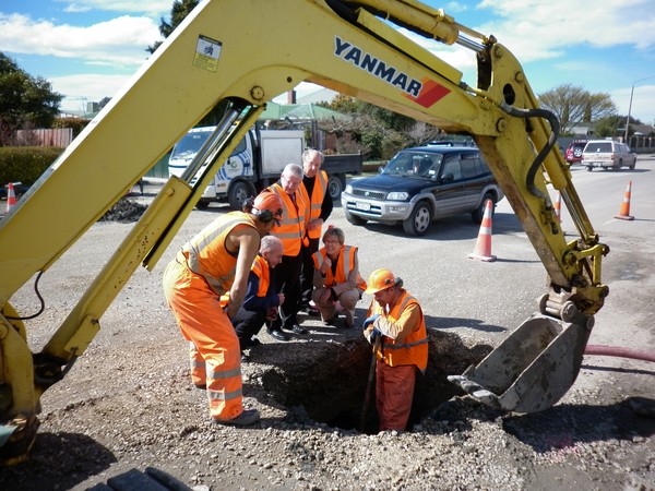 Wellington Mayor Kerry Prendergast visits her staff working in the field in Kaiapoi assisting with restoration of essential services. 